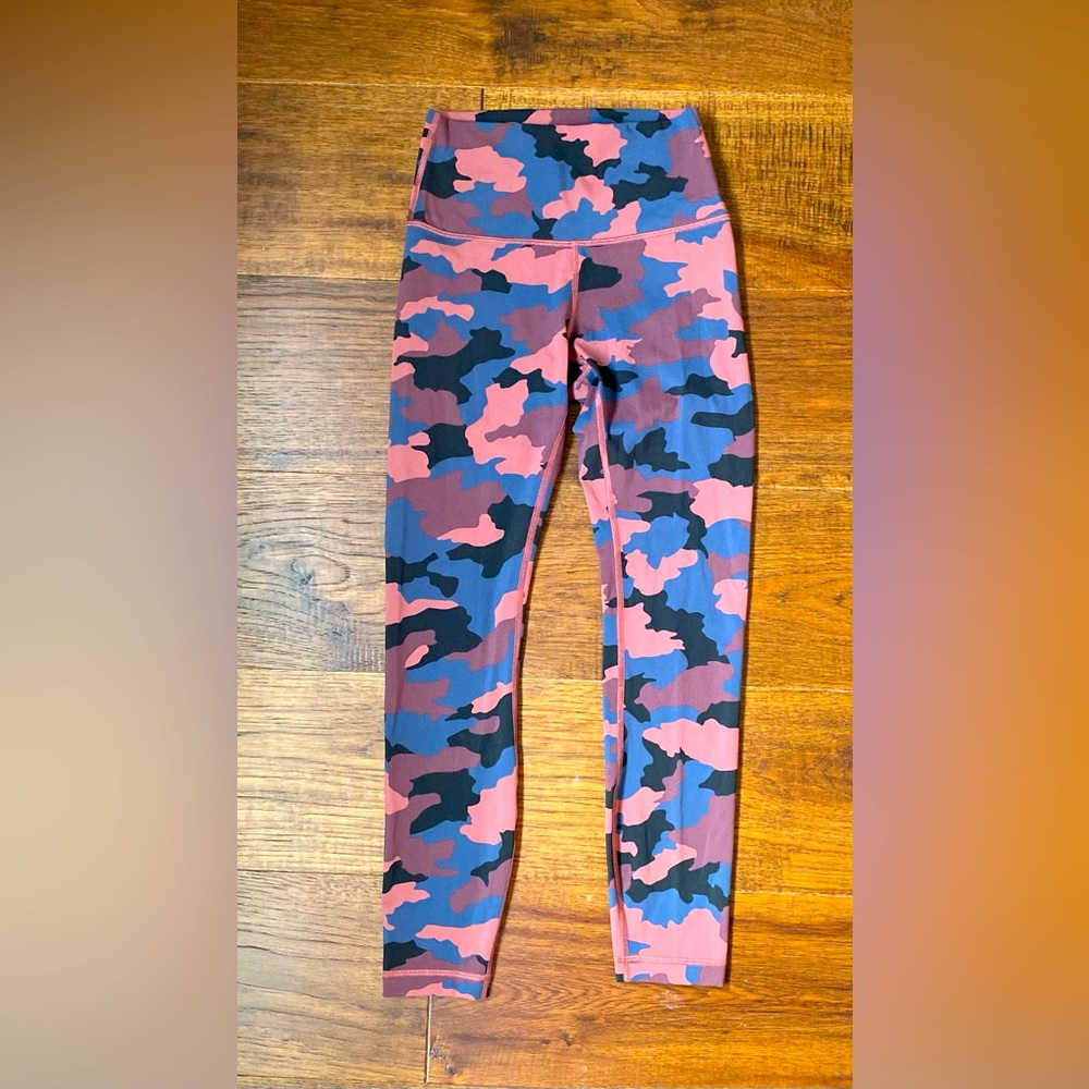 Lululemon. Wunder Train. Size 4. Length 25”.